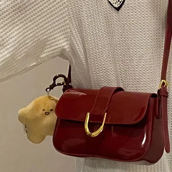 Vysoko kvalitné textúrou taška patent kože, lesklé, ročník burgundsko podkovy pracky módne, ručné podpazuší taška, taška cez rameno